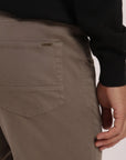 Label - Pantalon hombre Shaper cafe Froens