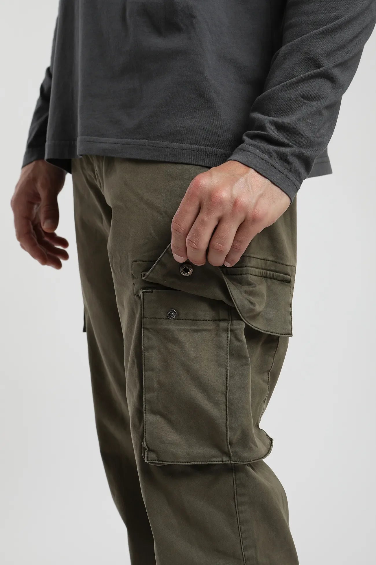 Pantalones cargo verdes best sale