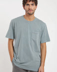Polera manga corta hombre Bolsillo stitch celeste Froens