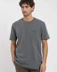 Polera manga corta hombre Bolsillo stitch grafito Froens
