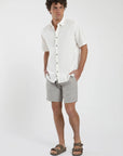 Short hombre de Lino rayas taupe