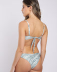Bikini top turquesa de poliéster reciclado modelo Jacinta de Froens
