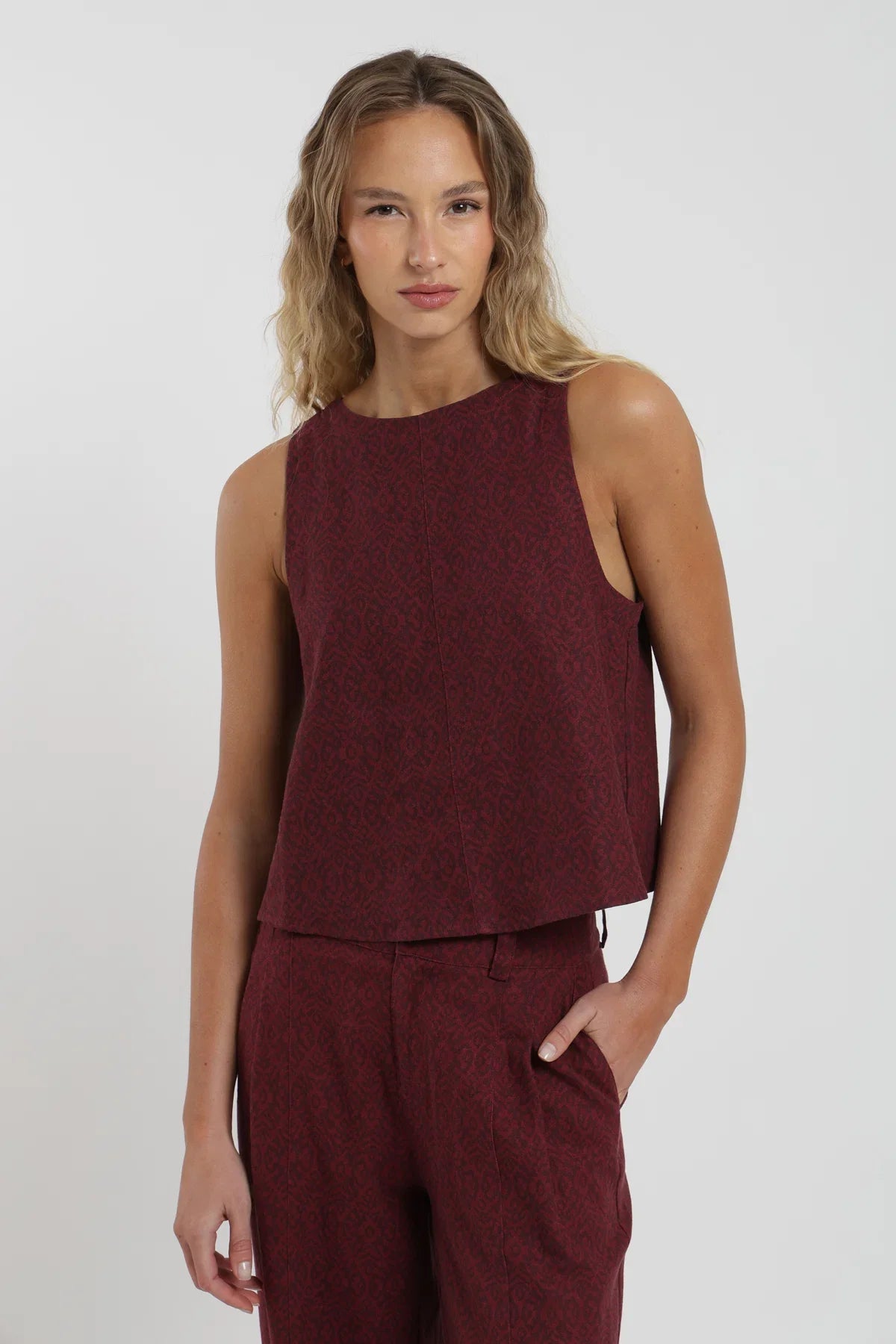 Blusa sin mangas Caulle rombos burdeo Froens