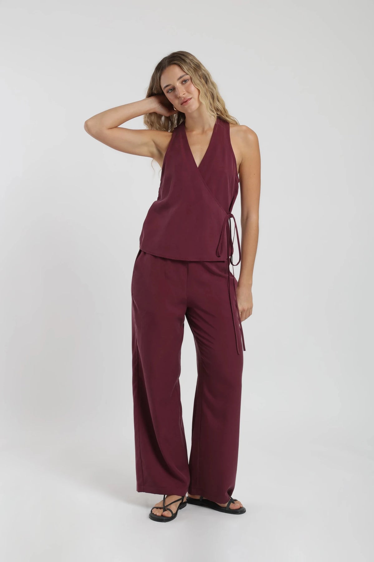 Blusa sin mangas sydney burdeo Froens