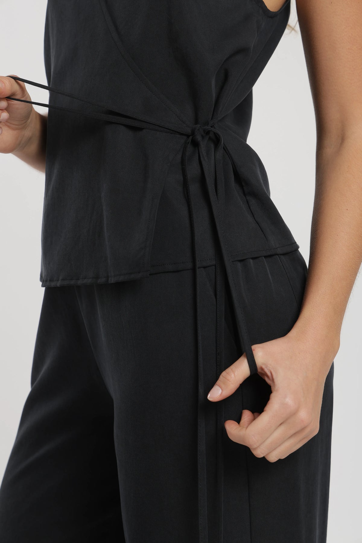 Blusa sin mangas sydney negro Froens