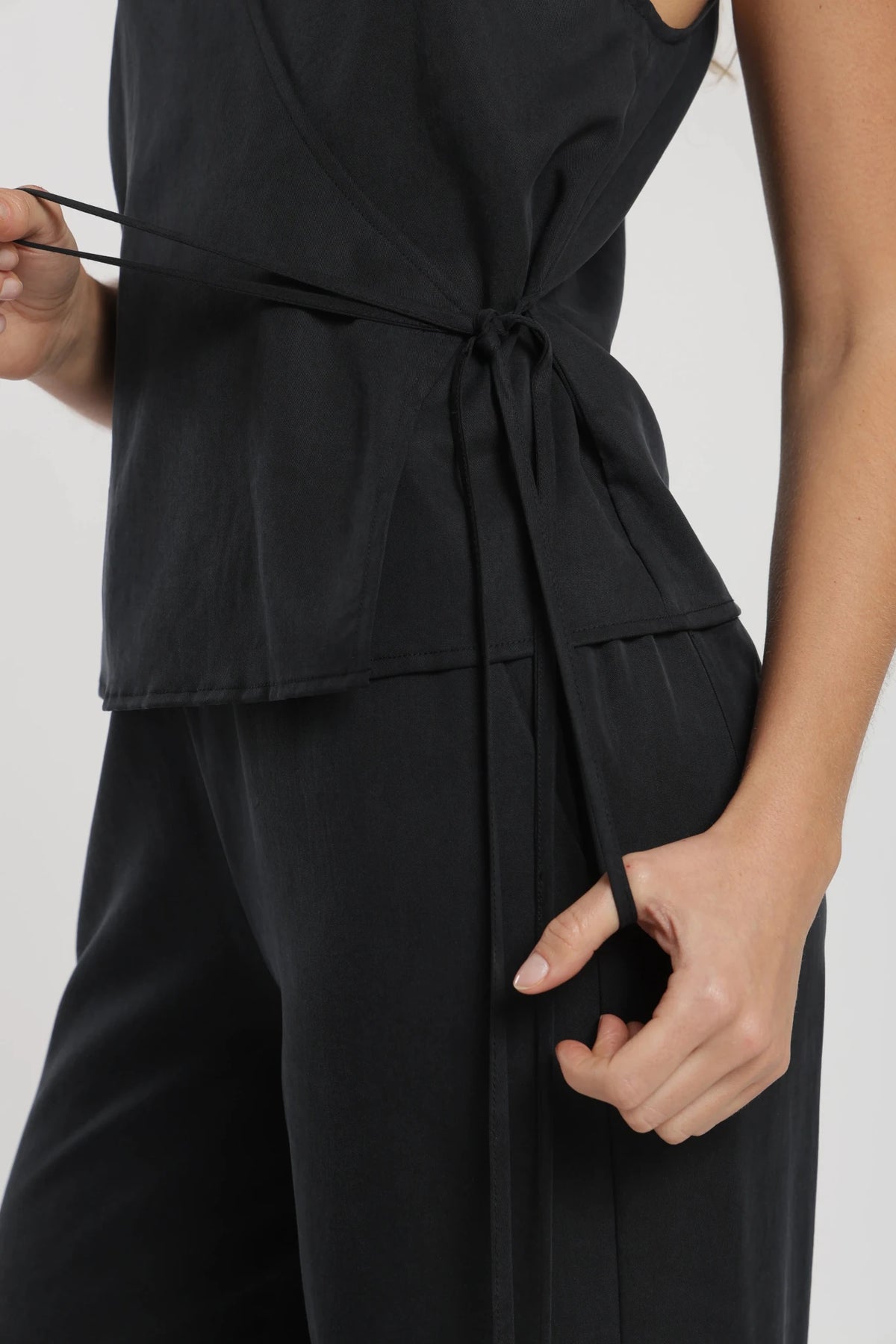 Blusa sin mangas sydney negro Froens