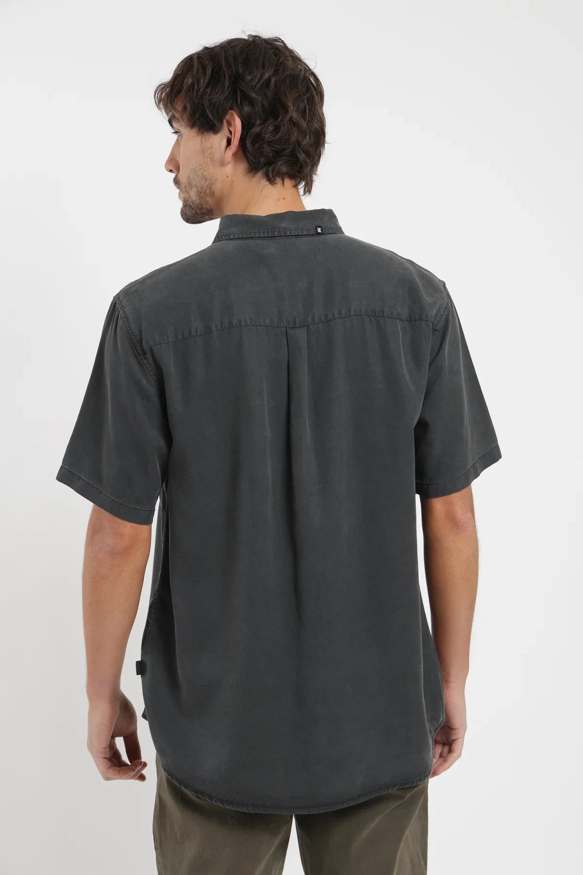 Camisa manga corta Puelche grafito Froens