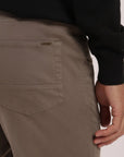 Label - Pantalon hombre Shaper cafe Froens