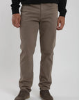 Label - Pantalon hombre Shaper cafe Froens
