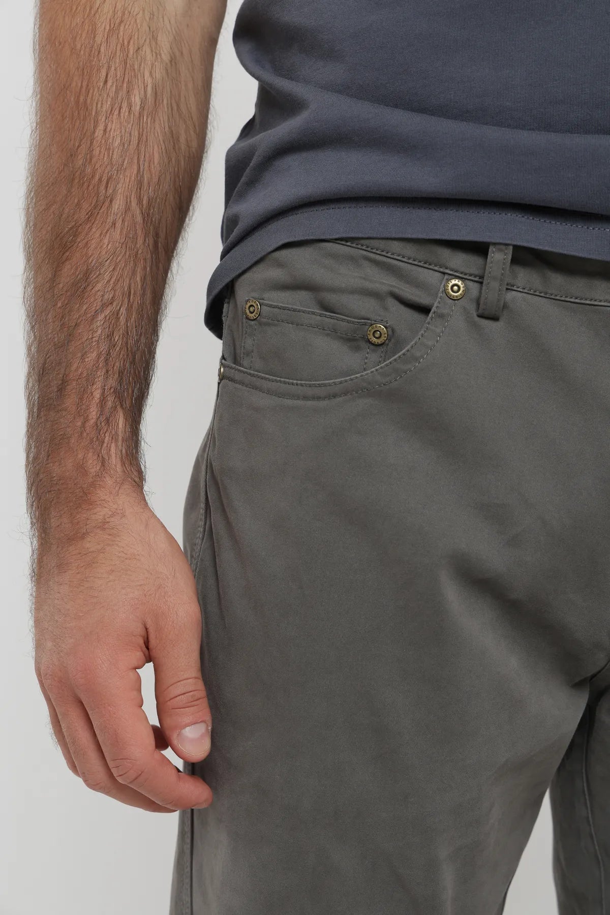 Label - Pantalón hombre shaper olivo - Froens