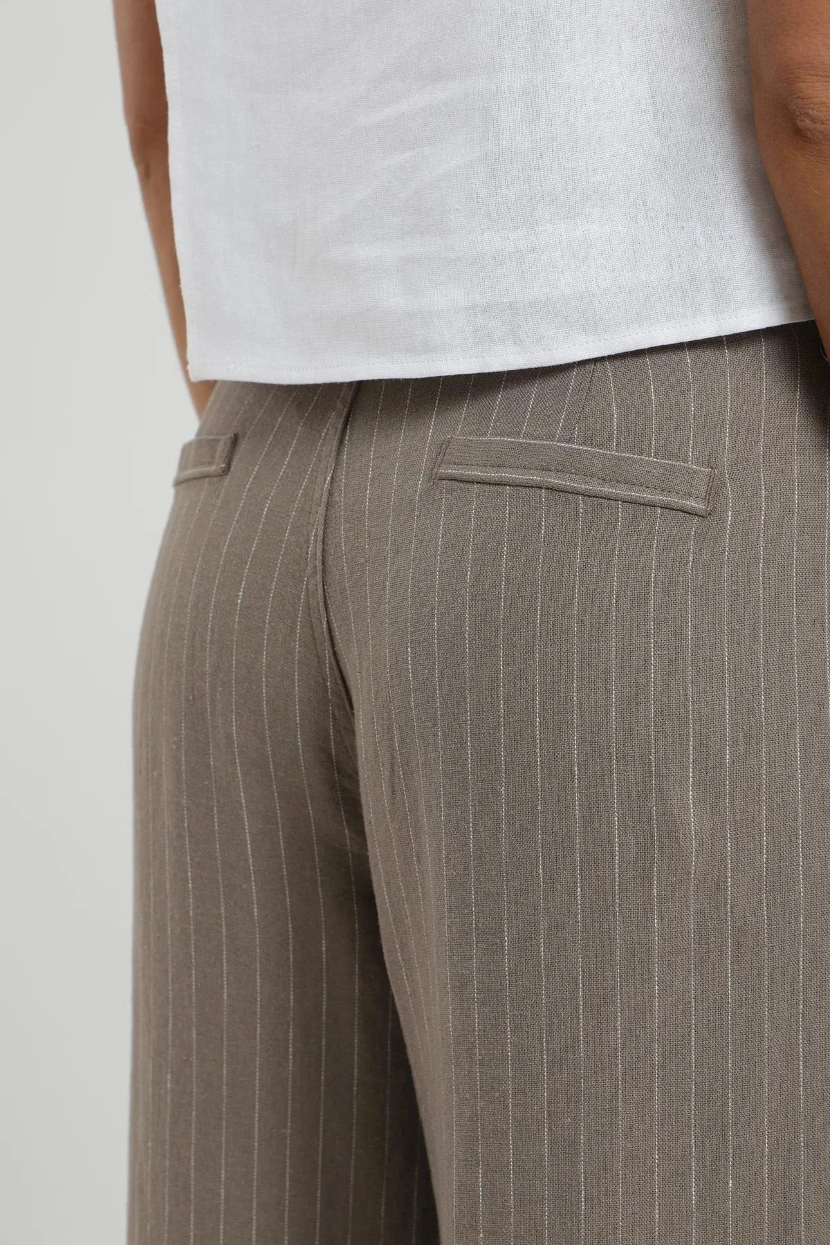 Pantalón mujer Docas rayas café Froens