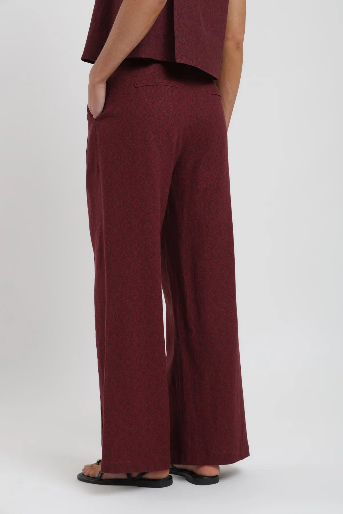 Pantalón mujer Docas rombos burdeo Froens