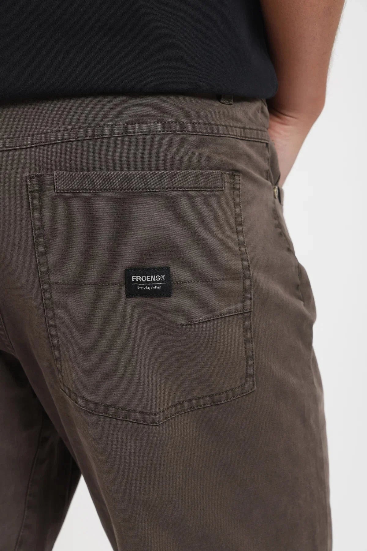 Pantalón hombre Summit café Froens