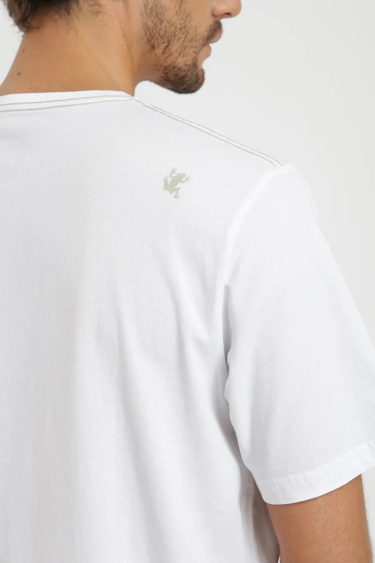 Polera manga corta hombre Bolsillo stitch blanco Froens
