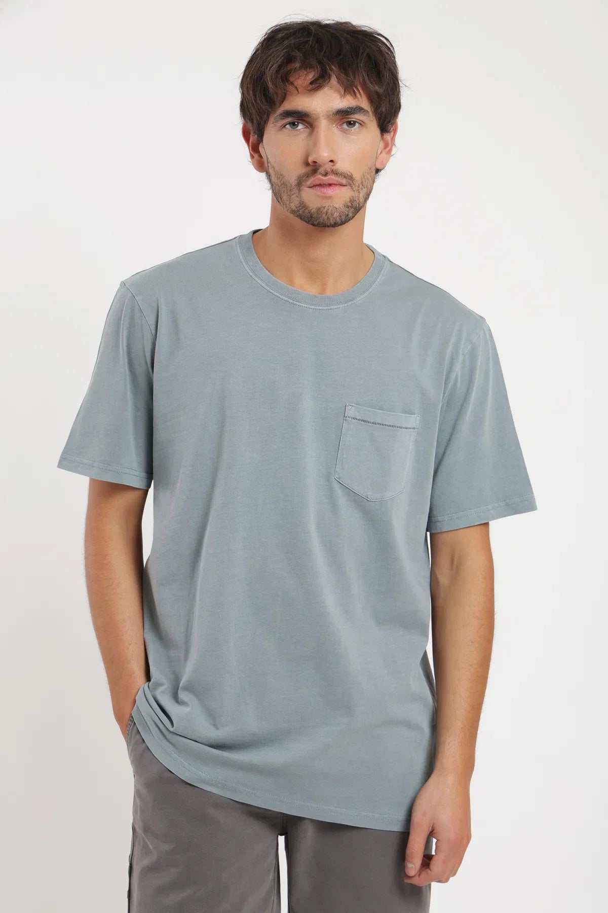 Polera manga corta hombre Bolsillo stitch celeste Froens