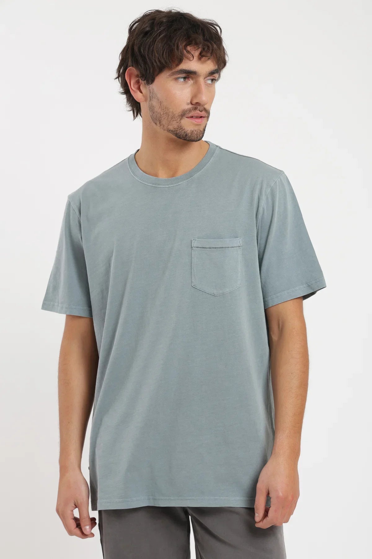 Polera manga corta hombre Bolsillo stitch celeste Froens