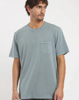 Polera manga corta hombre Bolsillo stitch celeste Froens