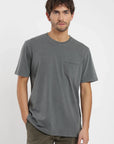 Polera manga corta hombre Bolsillo stitch grafito Froens