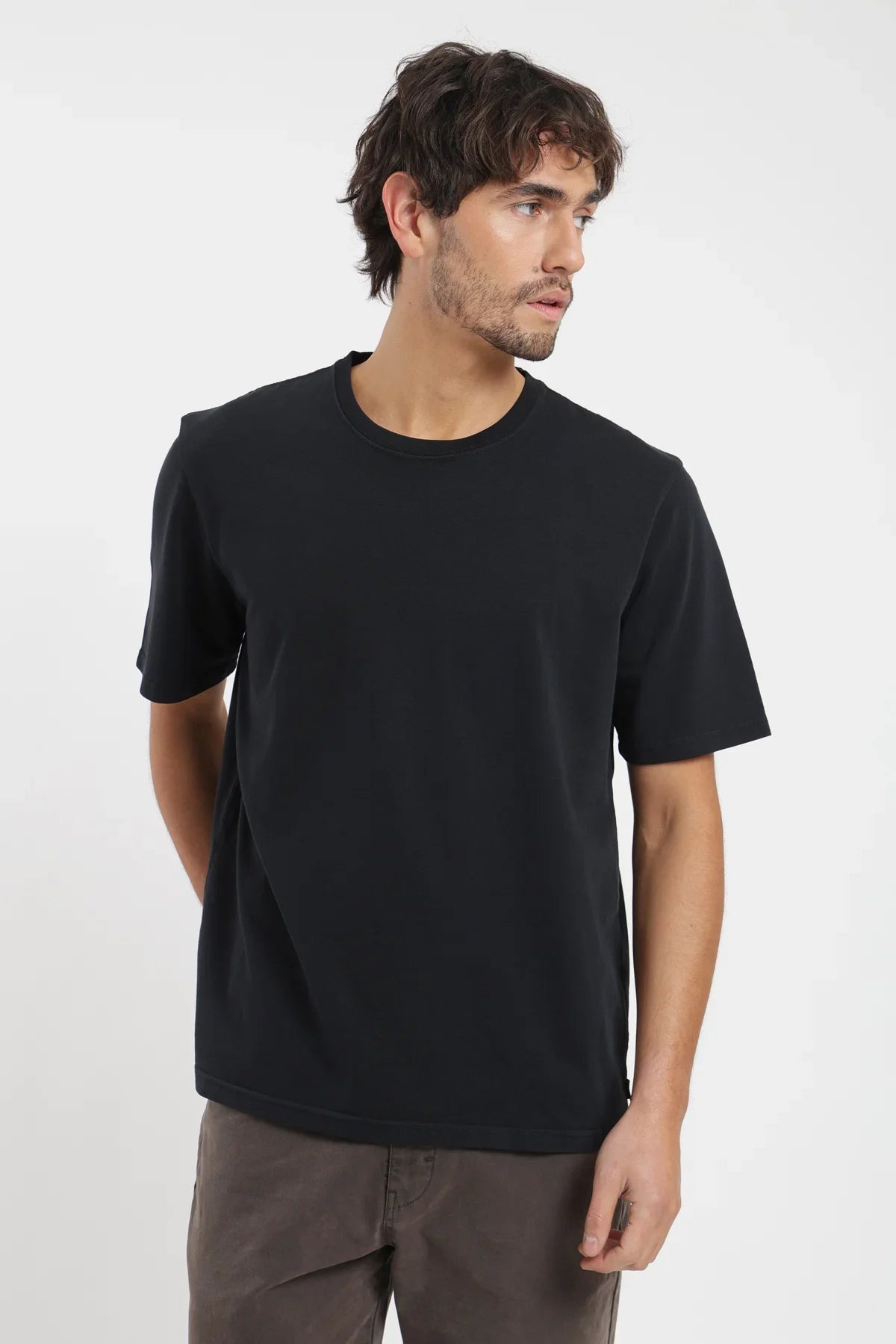 Polera manga corta hombre Crop negro Froens