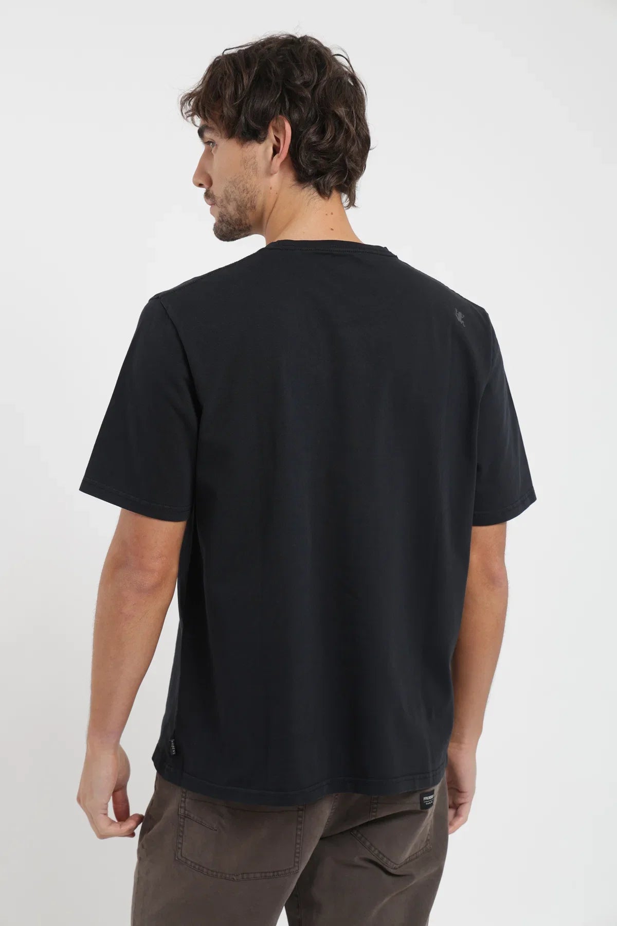 Polera manga corta hombre Crop negro Froens