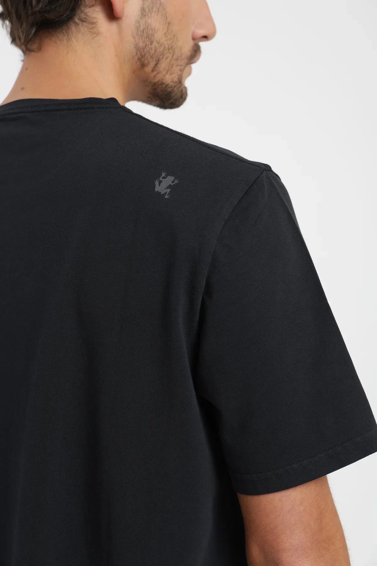 Polera manga corta hombre Crop negro Froens