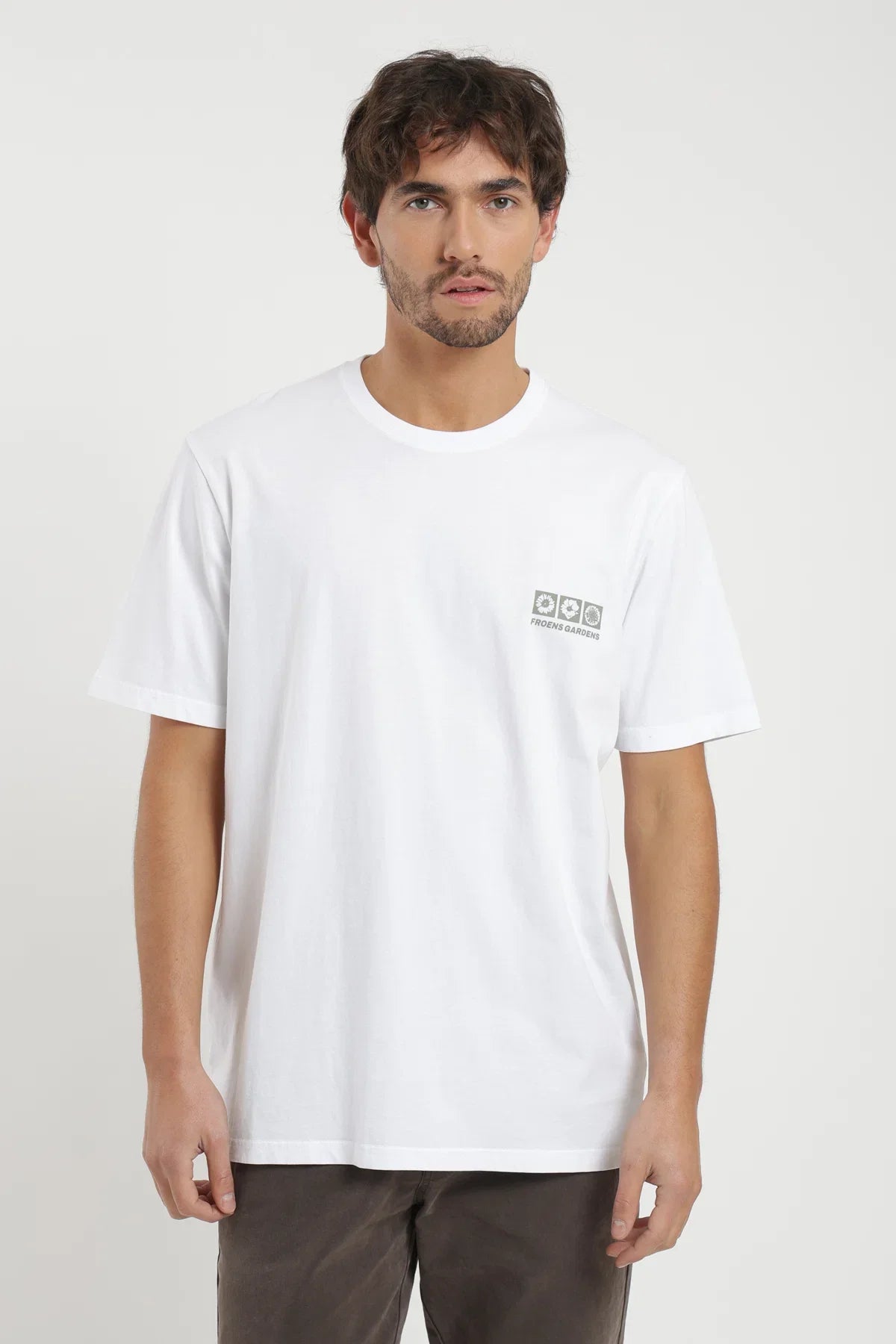 Polera manga corta hombre Flores blanco Froens