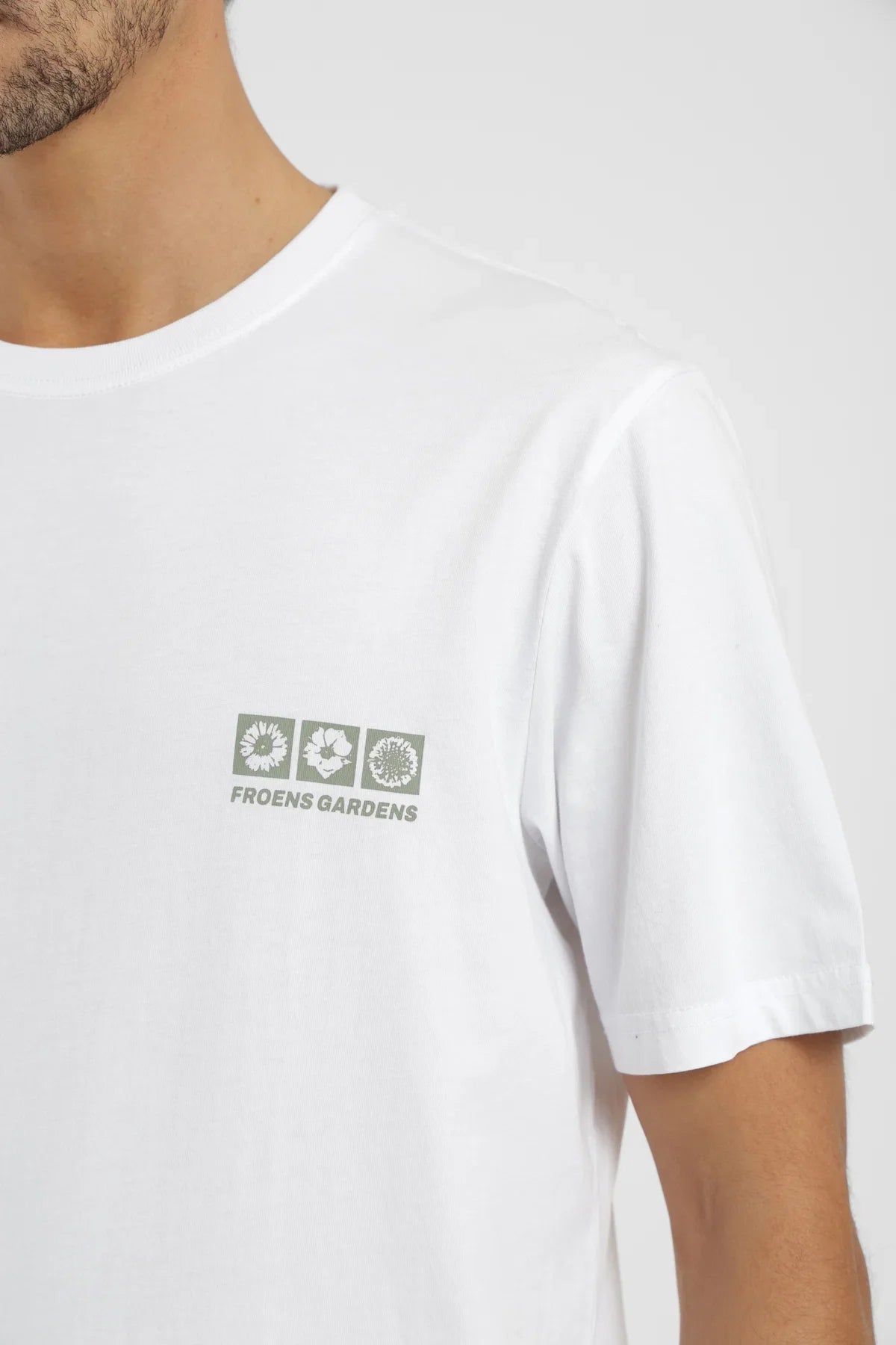 Polera manga corta hombre Flores blanco Froens