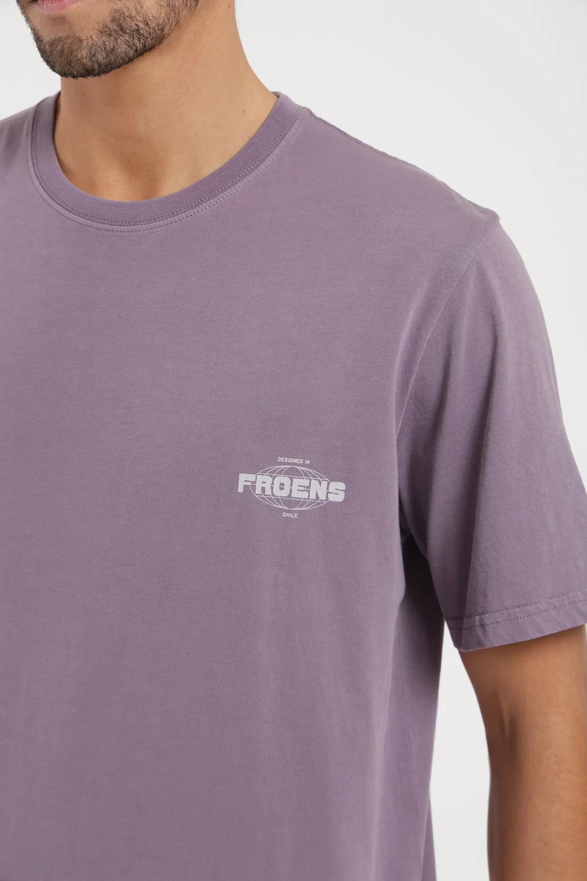Polera manga corta hombre Globe lila Froens