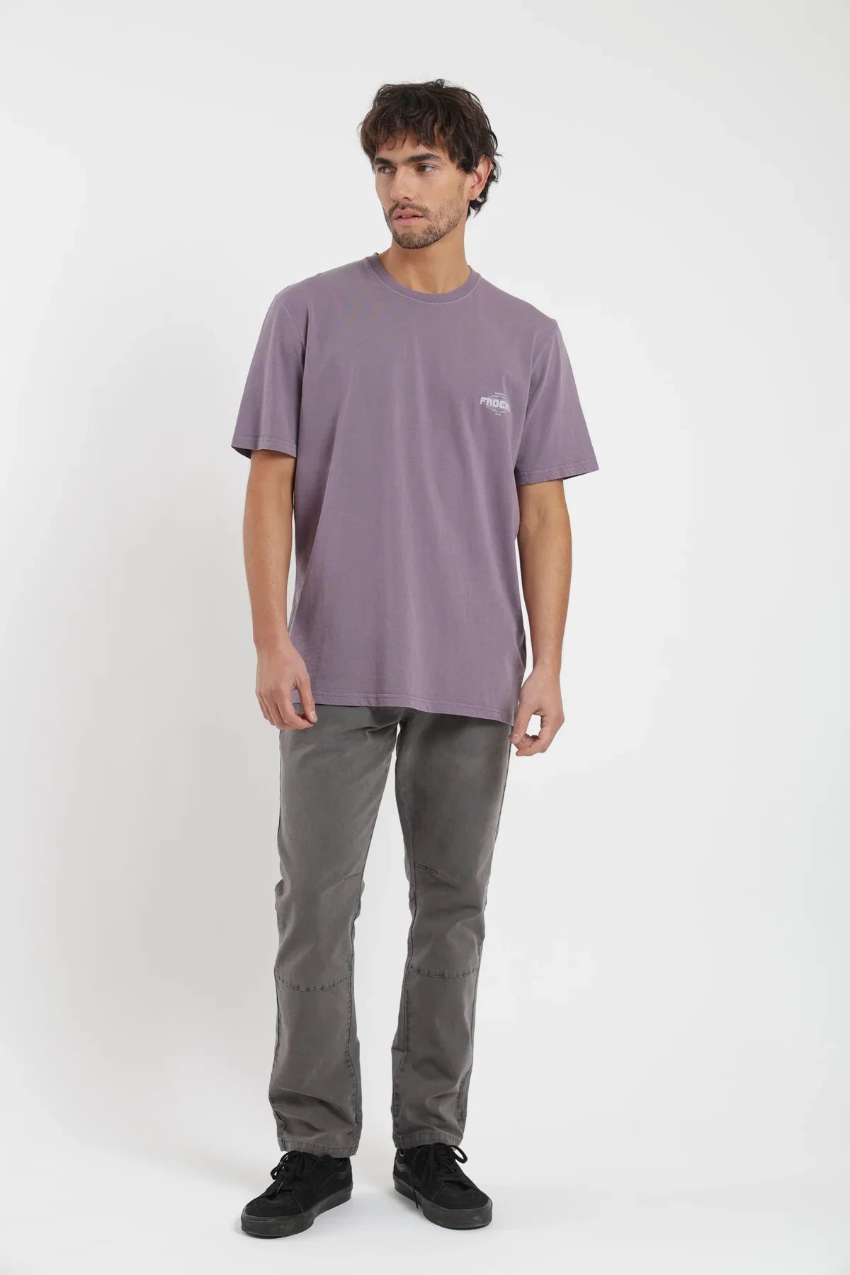 Polera manga corta hombre Globe lila Froens