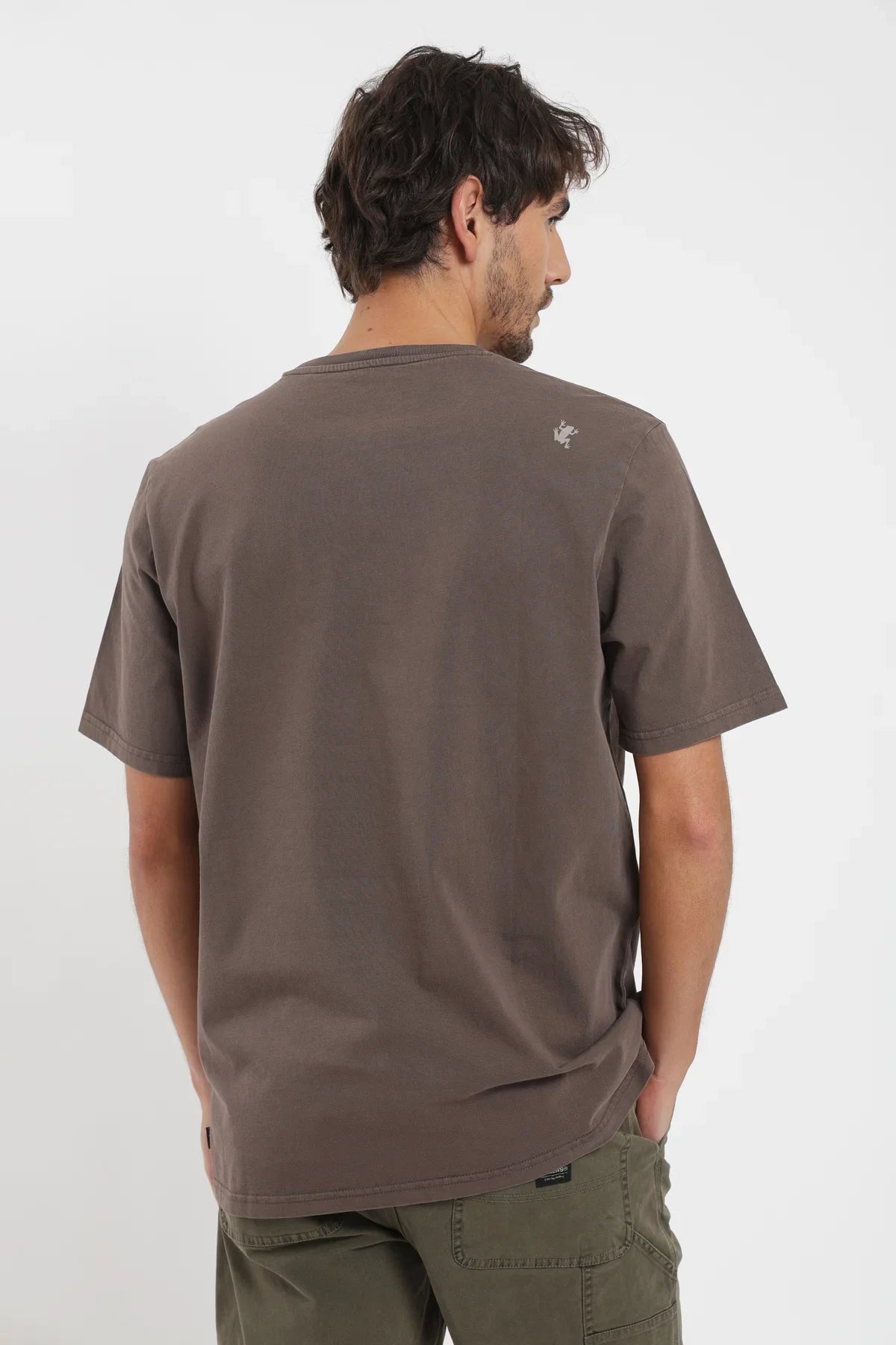 Polera manga corta hombre Mao café Froens