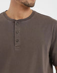Polera manga corta hombre Mao café Froens