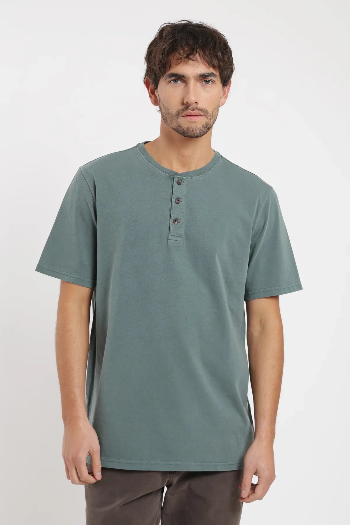 Polera manga corta hombre Mao verde oscuro Froens