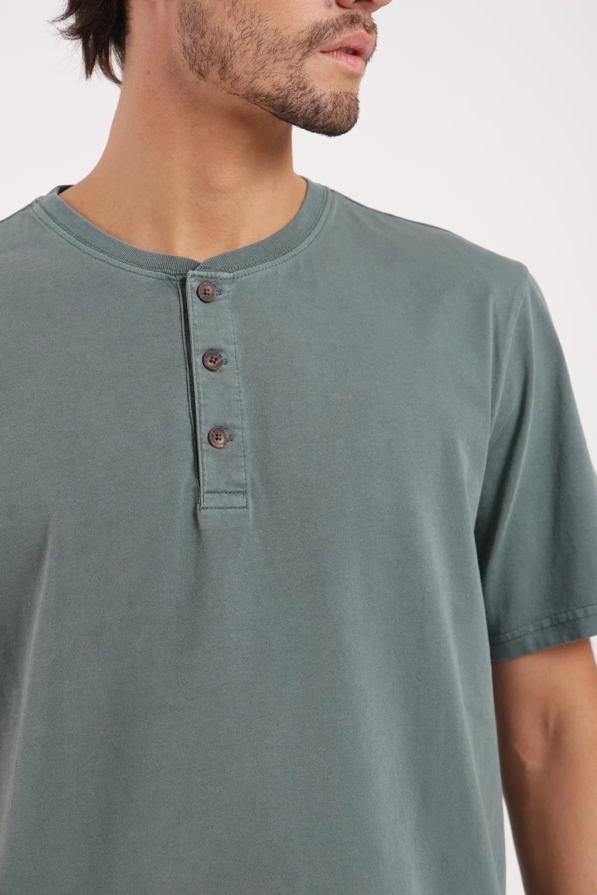 Polera manga corta hombre Mao verde oscuro Froens