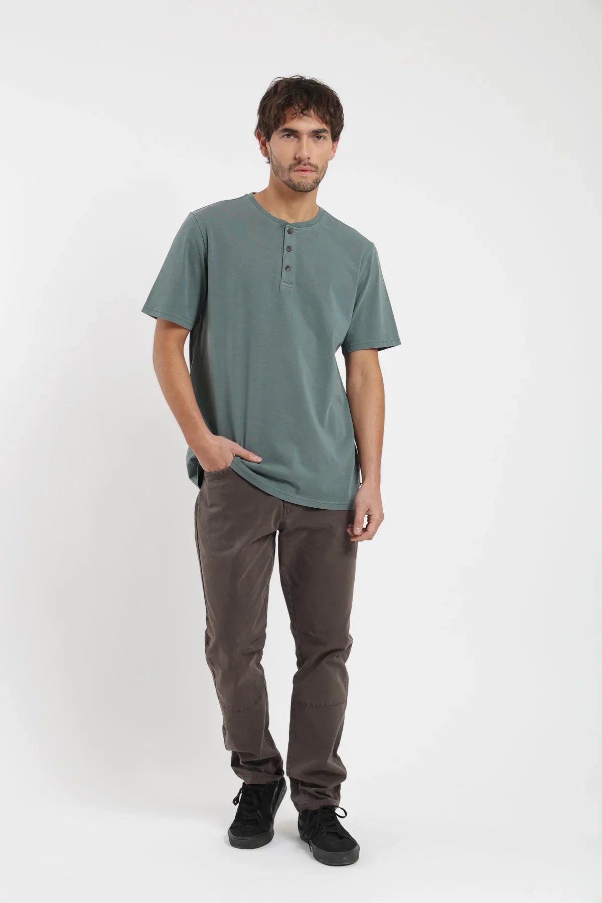 Polera manga corta hombre Mao verde oscuro Froens