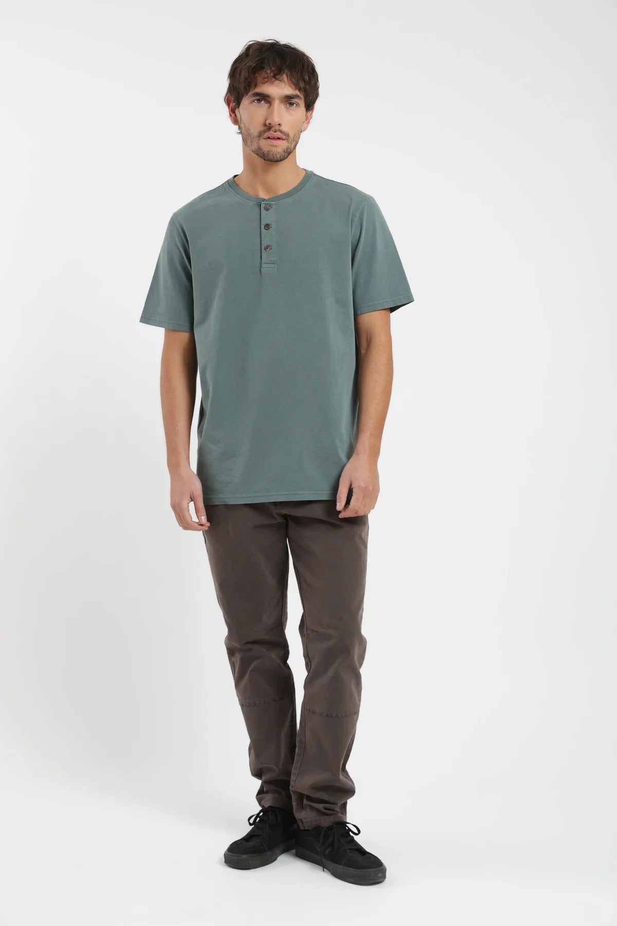 Polera manga corta hombre Mao verde oscuro Froens