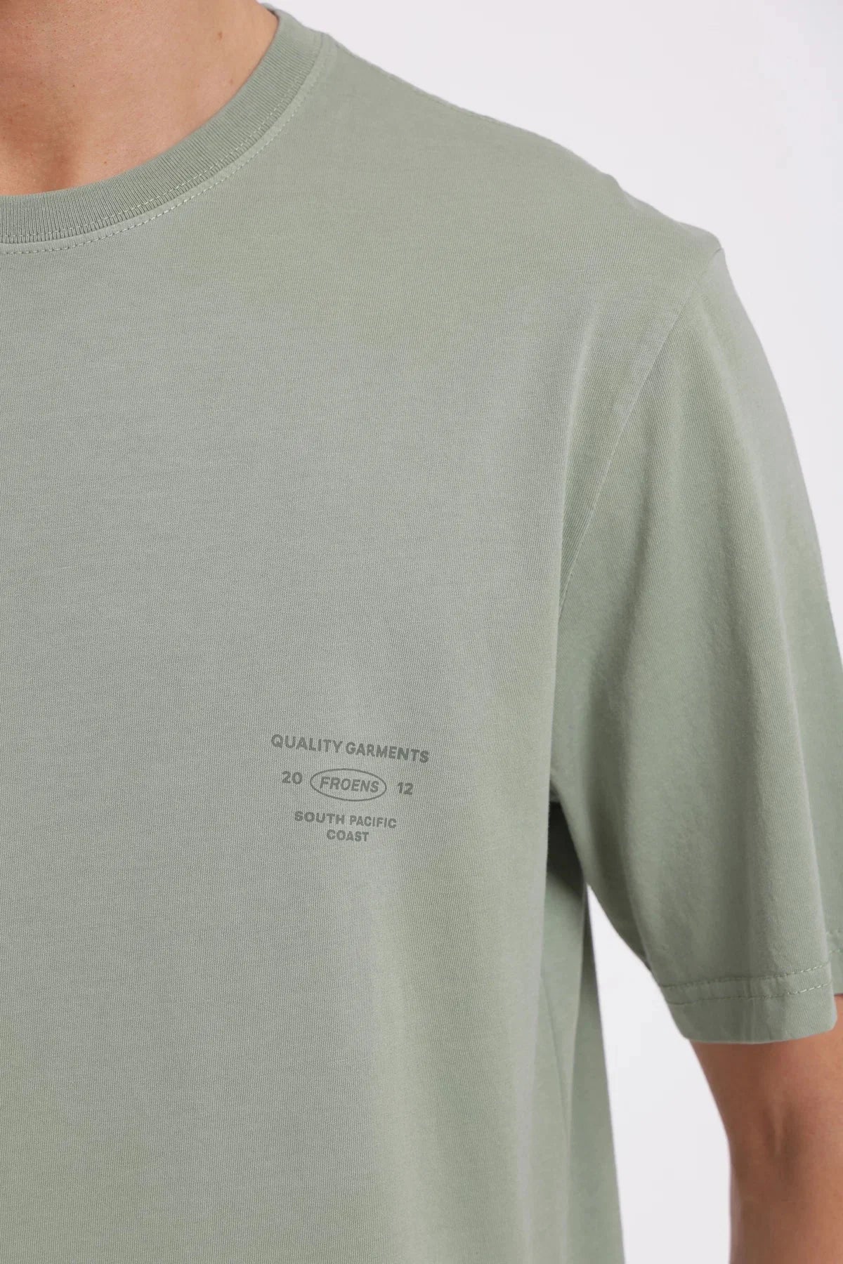 Polera manga corta hombre Ovalo verde claro Froens