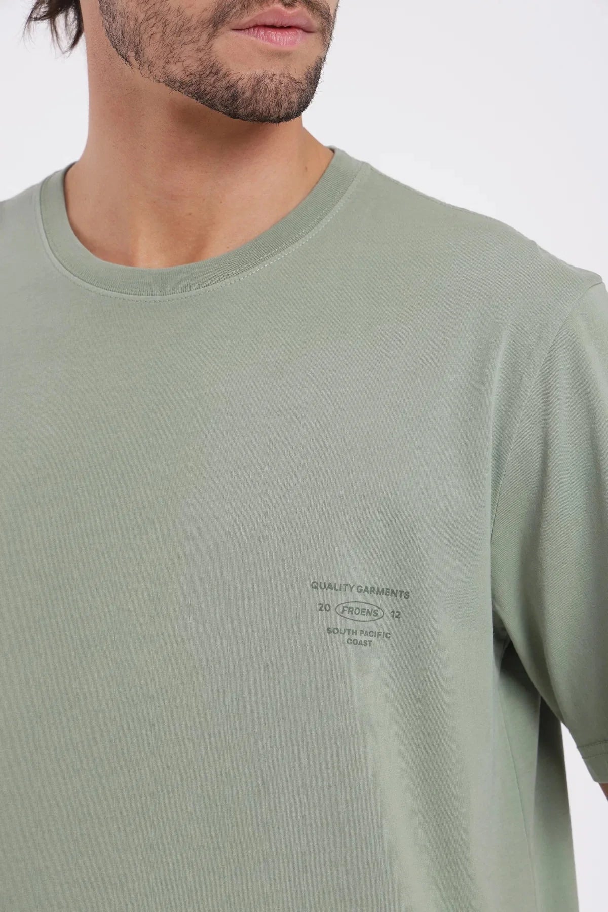 Polera manga corta hombre Ovalo verde claro Froens