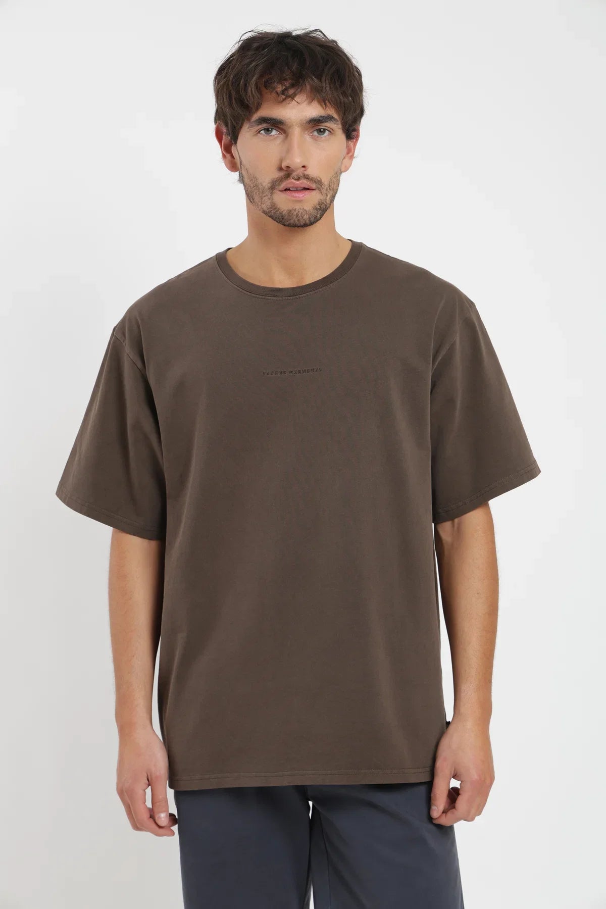 Polera manga corta hombre Oversize café Froens