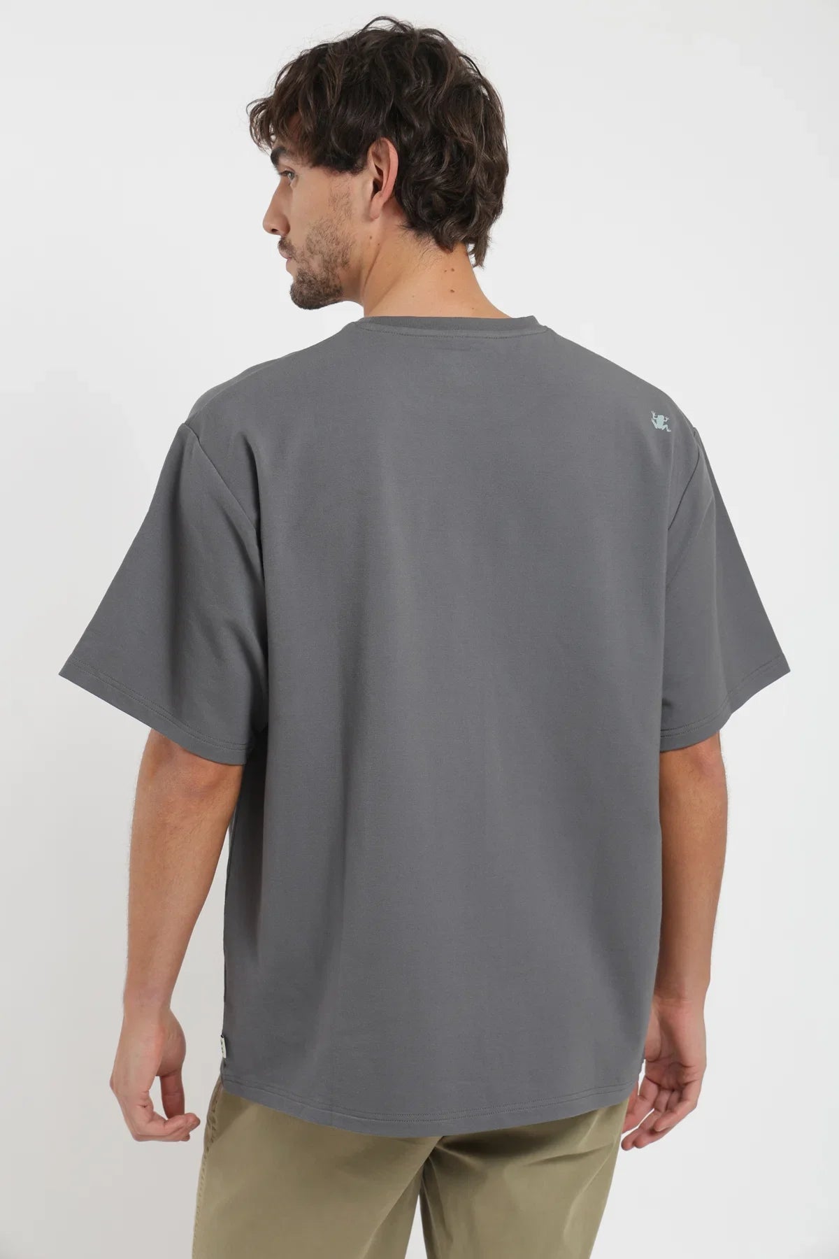 Polera manga corta hombre Performance grafito Froens