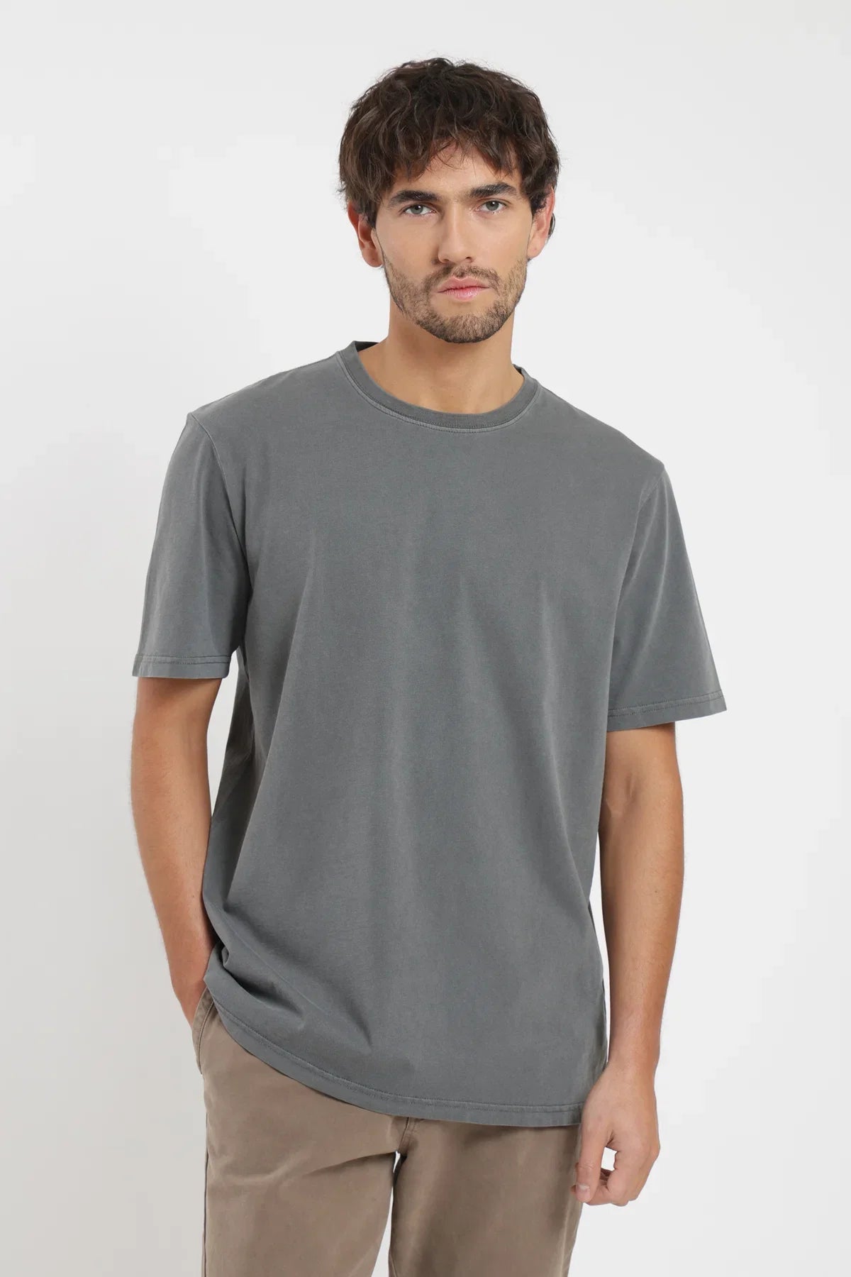 Polera manga corta hombre Plain grafito Froens
