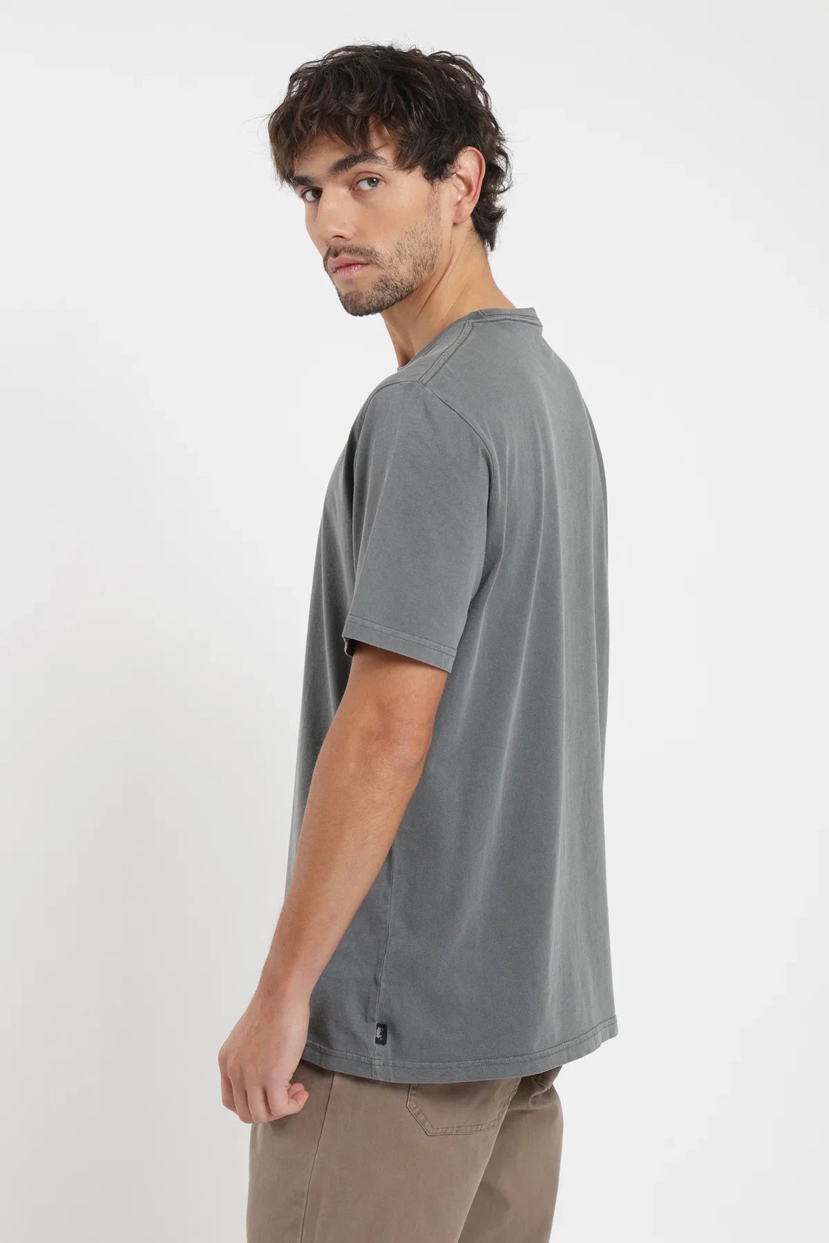Polera manga corta hombre Plain grafito Froens