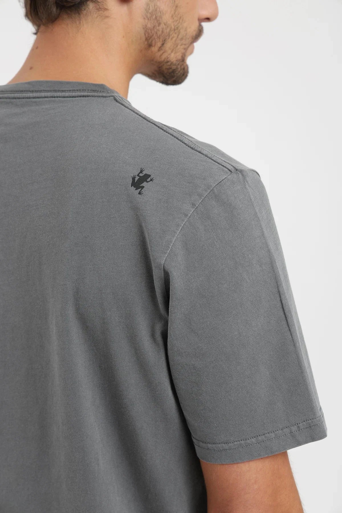 Polera manga corta hombre Plain grafito Froens