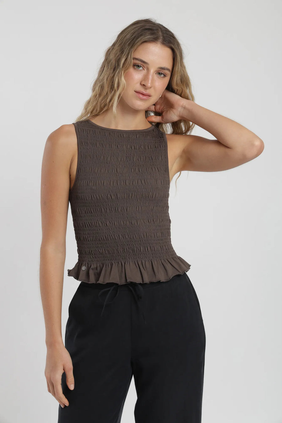 Polera sin mangas mujer buzios café Froens