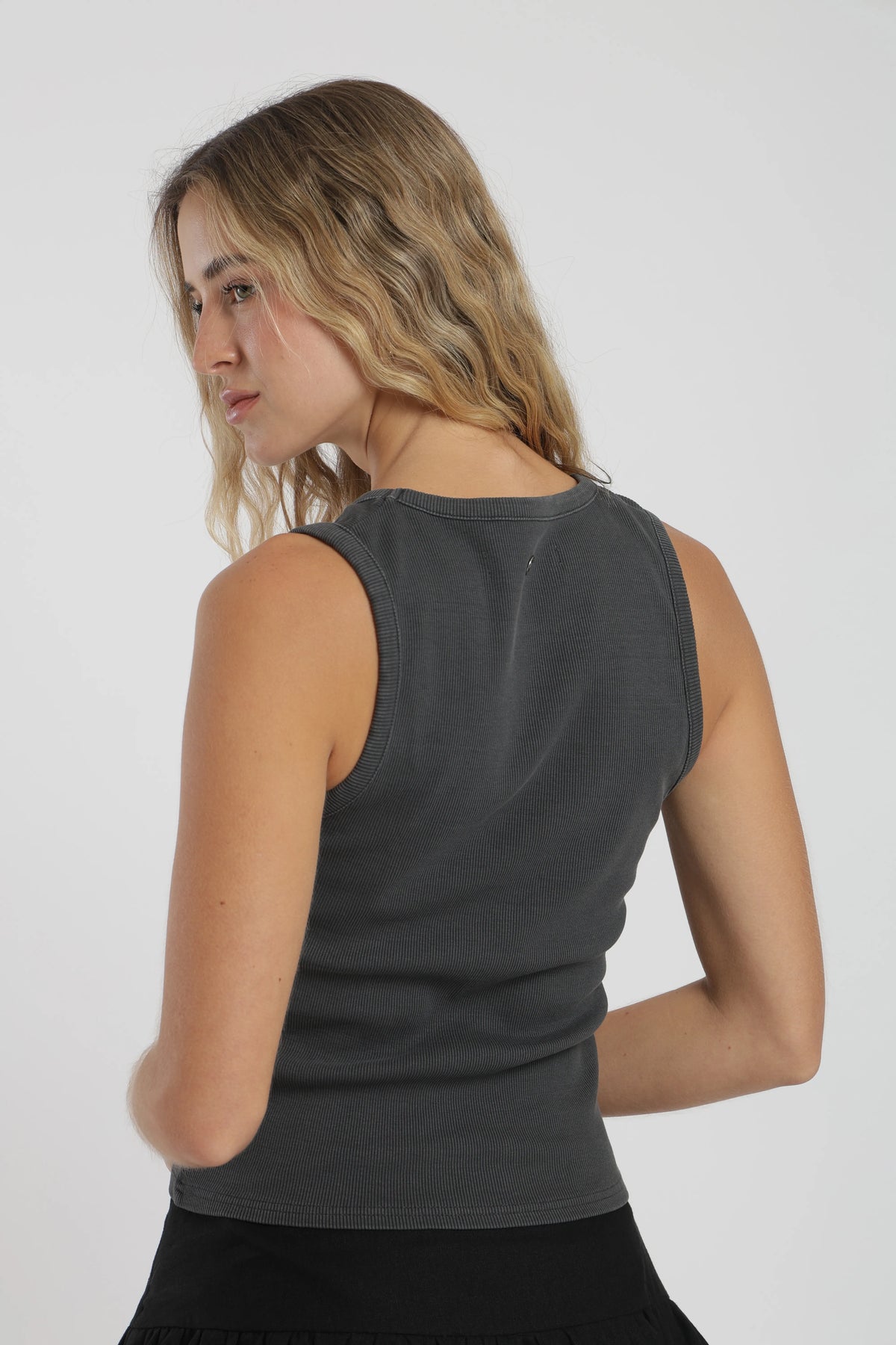 Polera sin mangas mujer lena grafito Froens