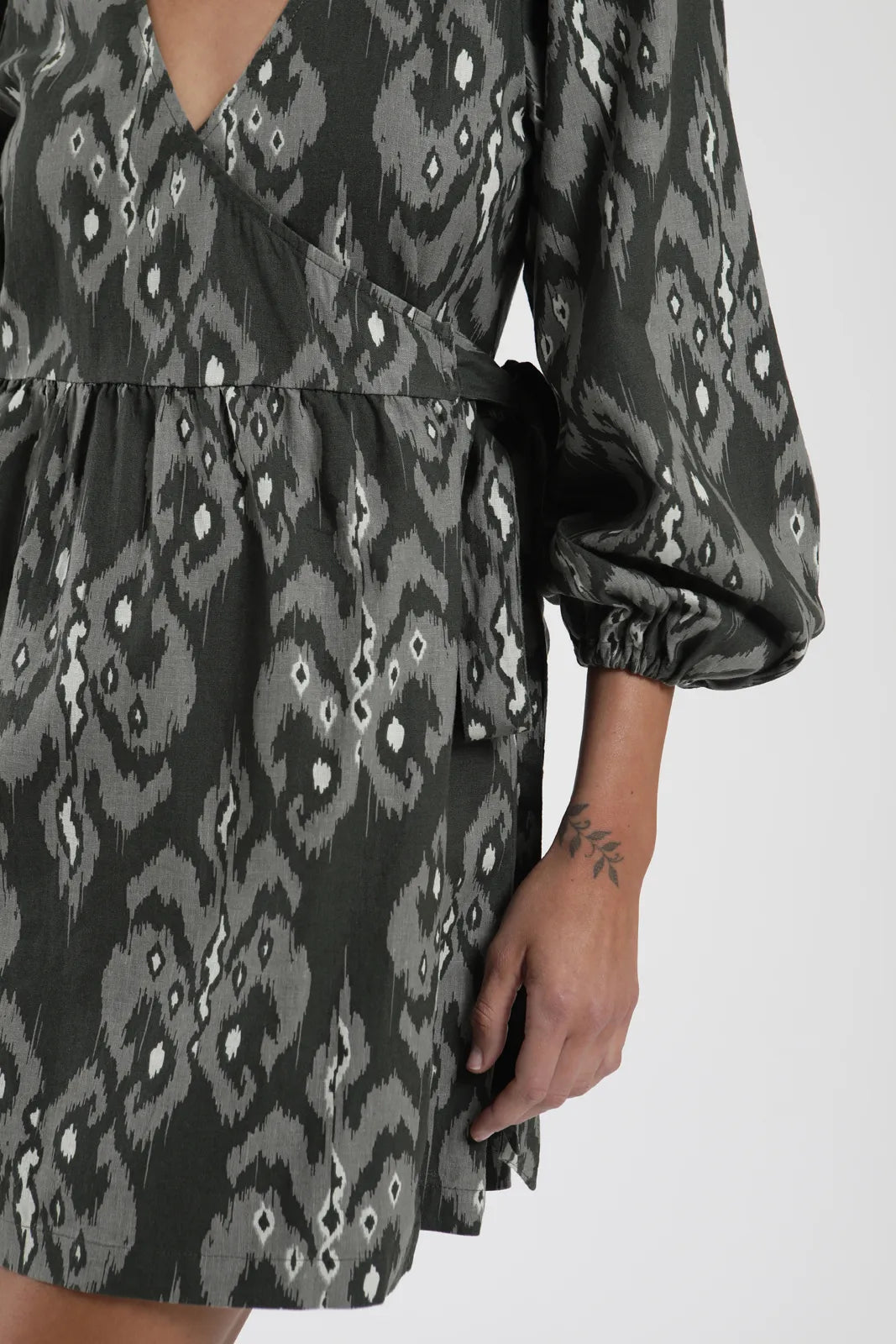 Vestido corto Wrap print verde - Lino - Frøens